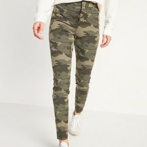 NWT: High-Waisted Pixie Full-Length Camo Pants for Women (0) $40